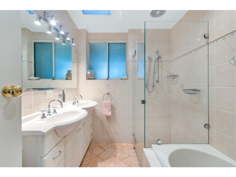 5 Chilcomb Drive, Huntfield Heights SA 5163