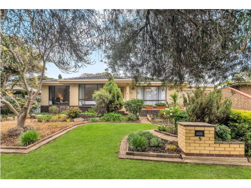 5 Chilcomb Drive, Huntfield Heights SA 5163