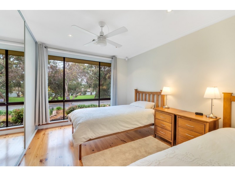 5 Chilcomb Drive, Huntfield Heights SA 5163