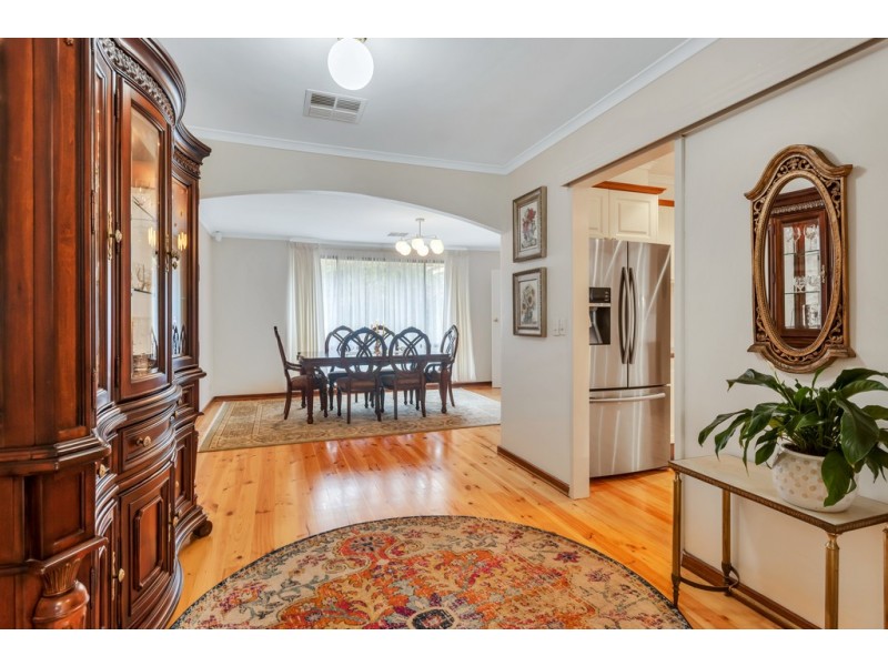 5 Chilcomb Drive, Huntfield Heights SA 5163