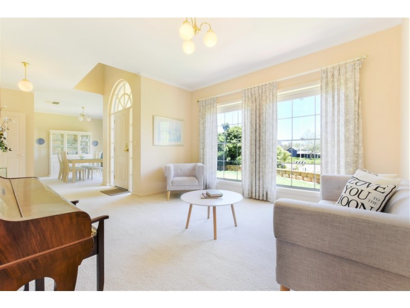 1 Grand Boulevard, Seaford Rise SA 5169
