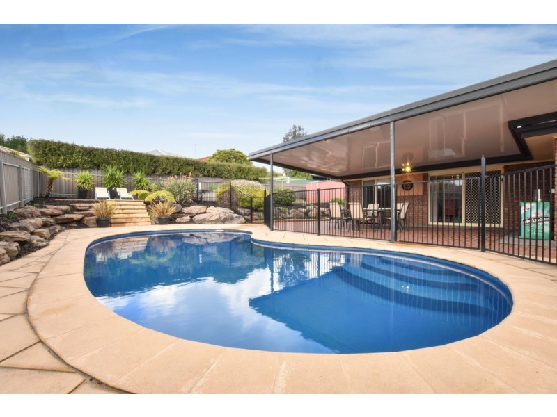 12 Headland Crescent, Woodcroft SA 5162