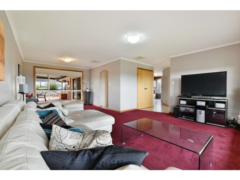 12 Headland Crescent, Woodcroft SA 5162