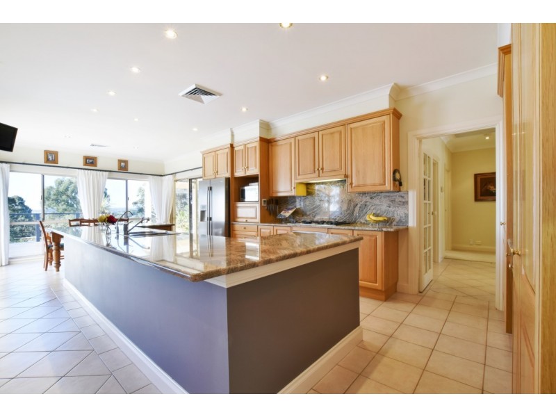 9 Bushland Drive, Aberfoyle Park SA 5159