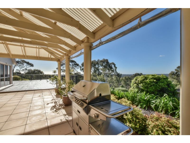 9 Bushland Drive, Aberfoyle Park SA 5159