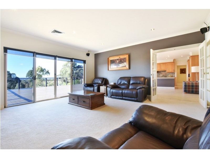 9 Bushland Drive, Aberfoyle Park SA 5159