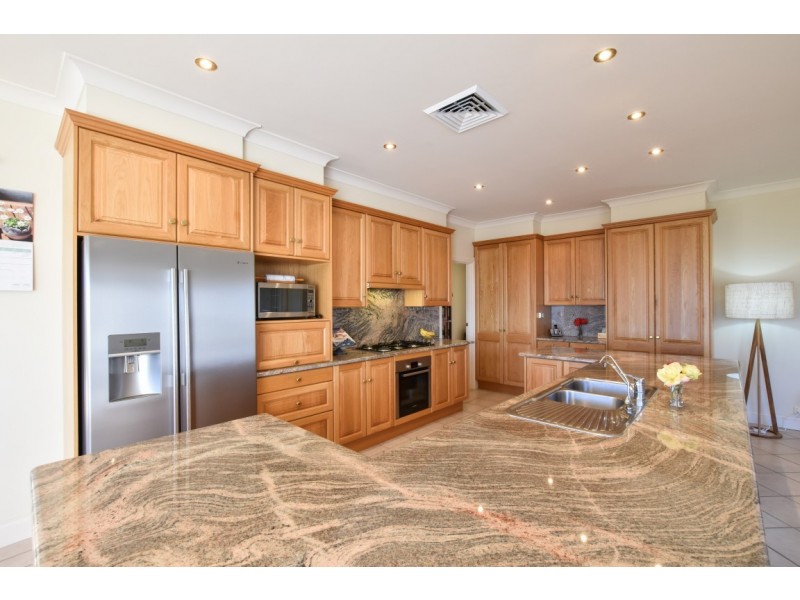 9 Bushland Drive, Aberfoyle Park SA 5159