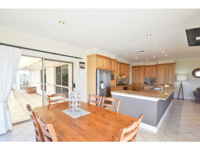 9 Bushland Drive, Aberfoyle Park SA 5159