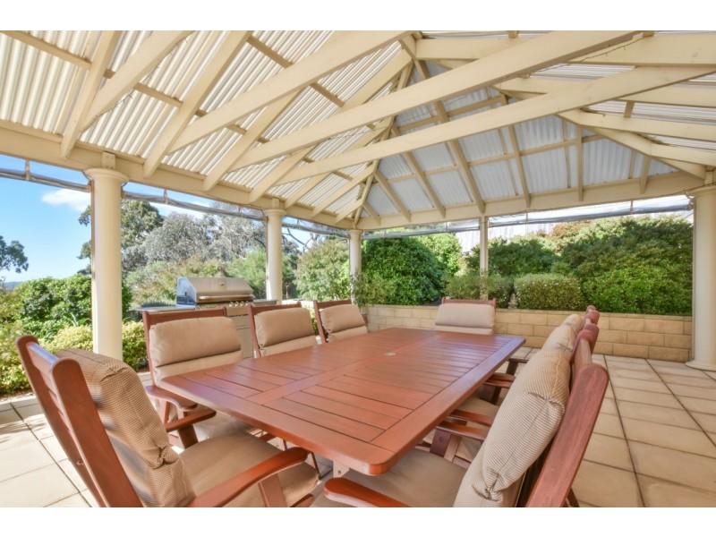 9 Bushland Drive, Aberfoyle Park SA 5159