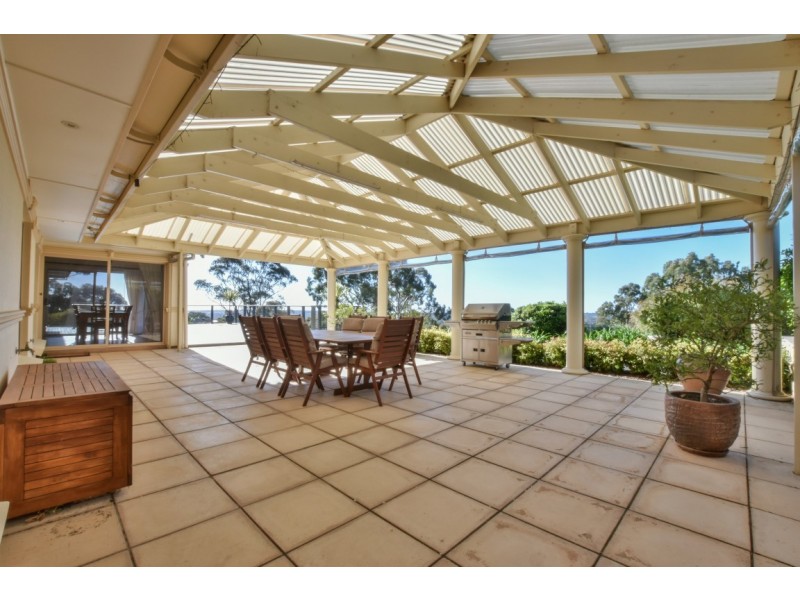 9 Bushland Drive, Aberfoyle Park SA 5159