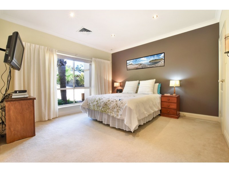 9 Bushland Drive, Aberfoyle Park SA 5159