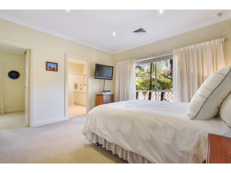 9 Bushland Drive, Aberfoyle Park SA 5159