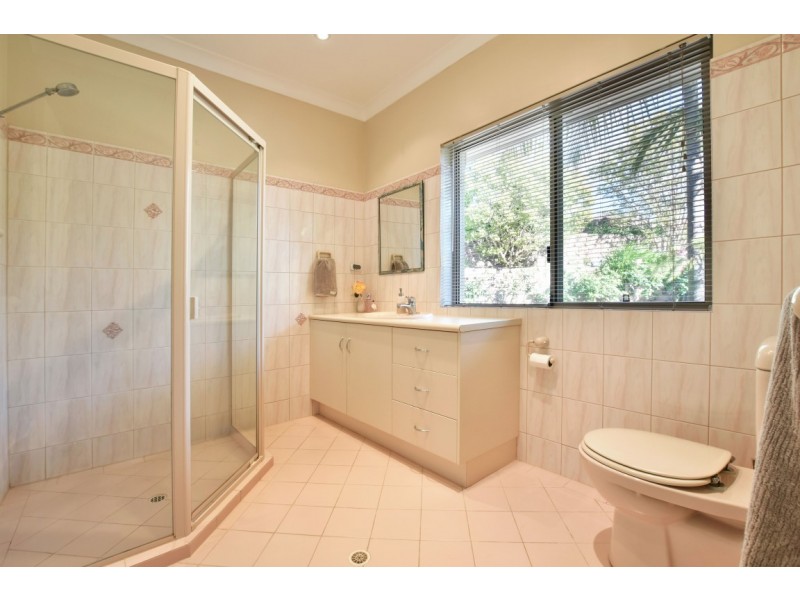 9 Bushland Drive, Aberfoyle Park SA 5159