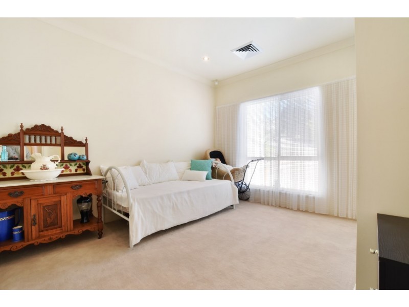 9 Bushland Drive, Aberfoyle Park SA 5159