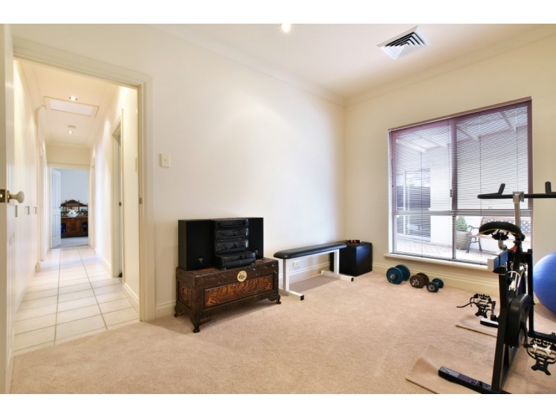 9 Bushland Drive, Aberfoyle Park SA 5159