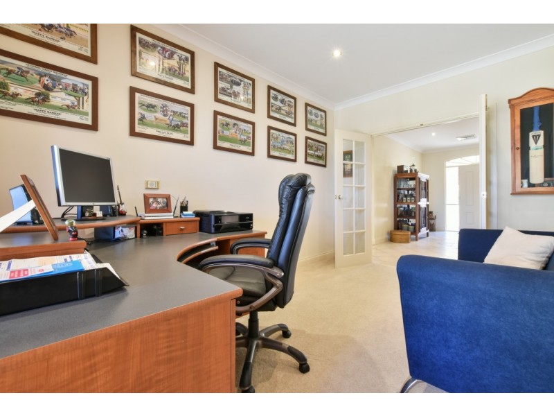 9 Bushland Drive, Aberfoyle Park SA 5159