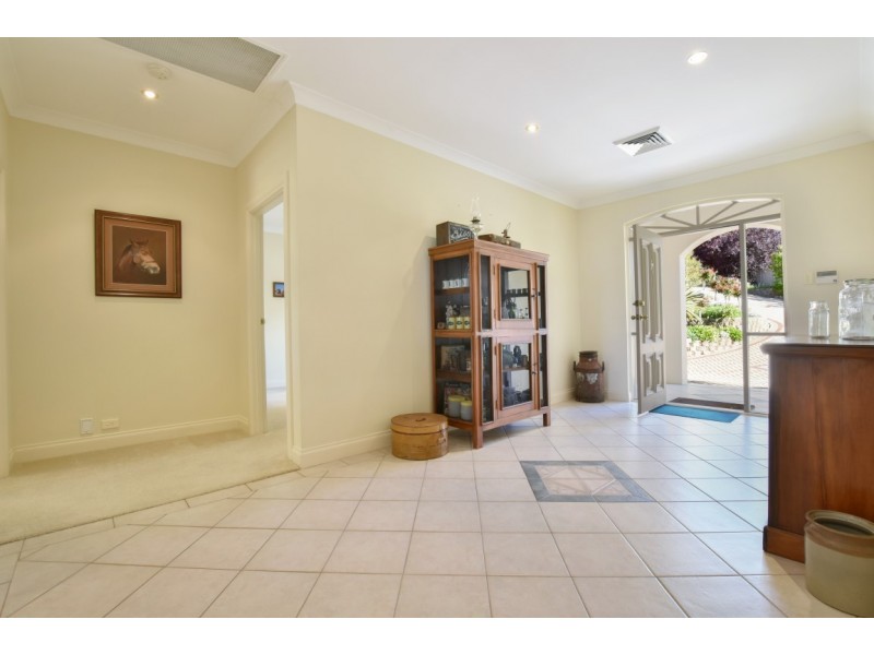 9 Bushland Drive, Aberfoyle Park SA 5159