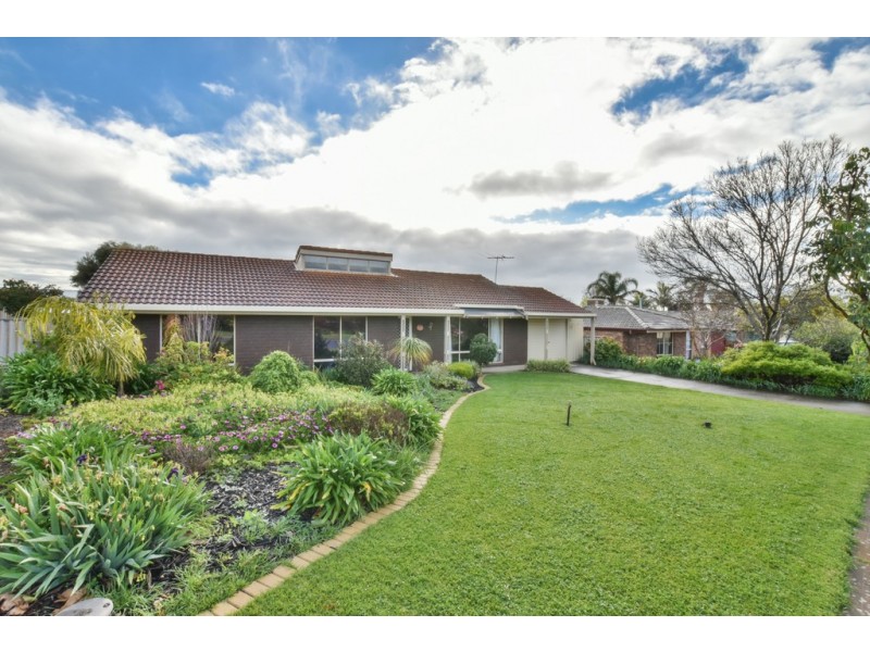 13 Lorita Crescent, Hallett Cove SA 5158