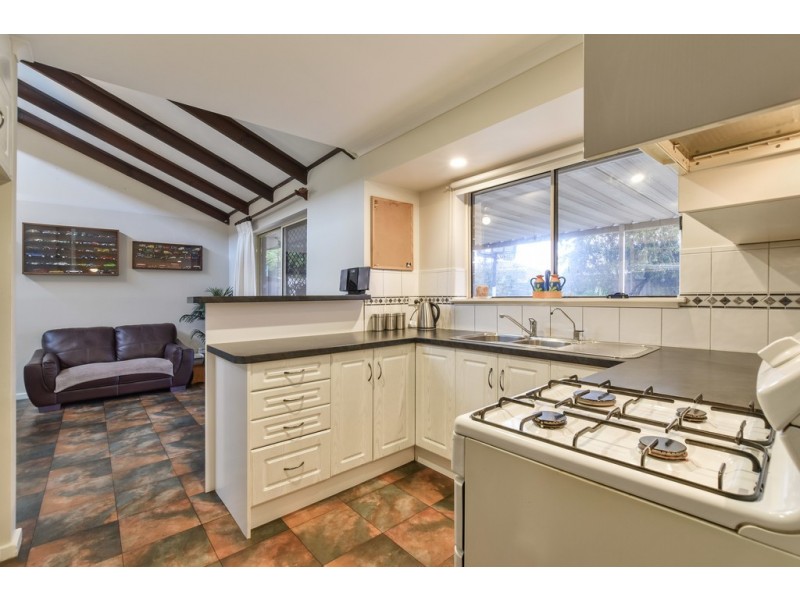 13 Lorita Crescent, Hallett Cove SA 5158