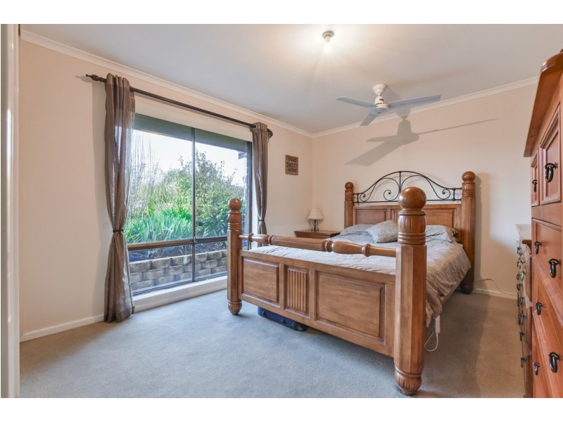 13 Lorita Crescent, Hallett Cove SA 5158