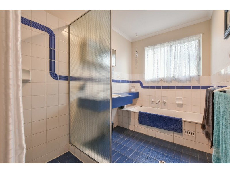 13 Lorita Crescent, Hallett Cove SA 5158