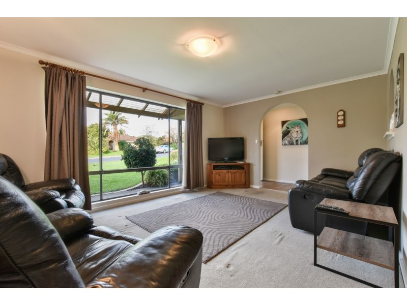 13 Lorita Crescent, Hallett Cove SA 5158