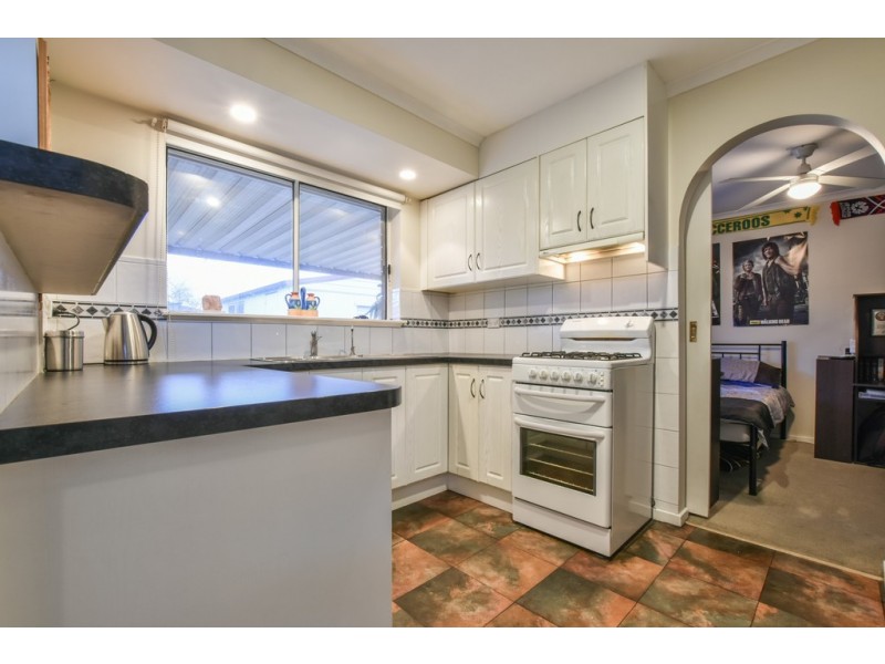 13 Lorita Crescent, Hallett Cove SA 5158