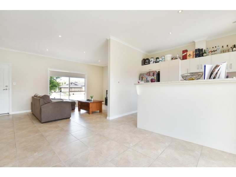 25 Elizabeth Crescent, Hallett Cove SA 5158