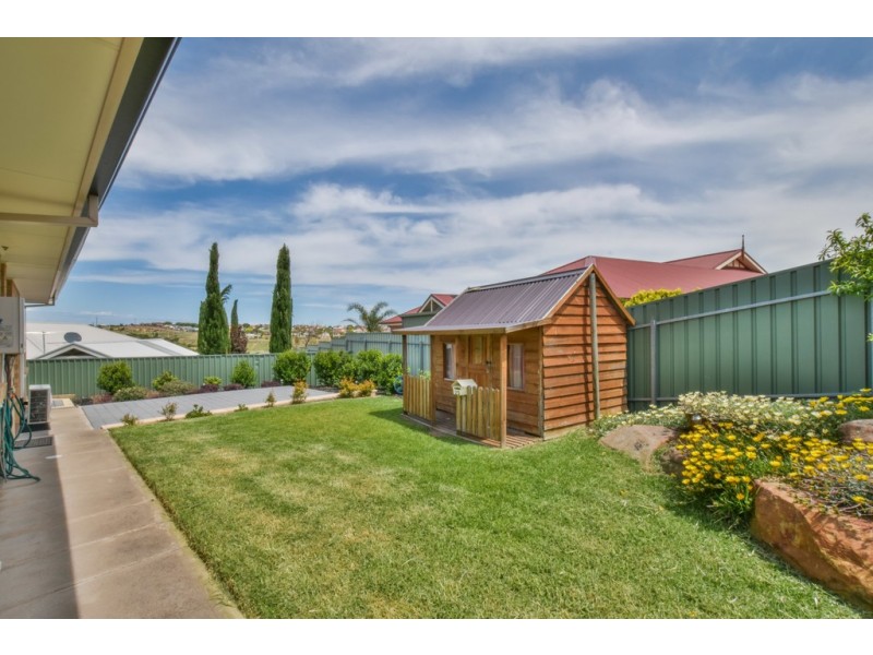 25 Elizabeth Crescent, Hallett Cove SA 5158