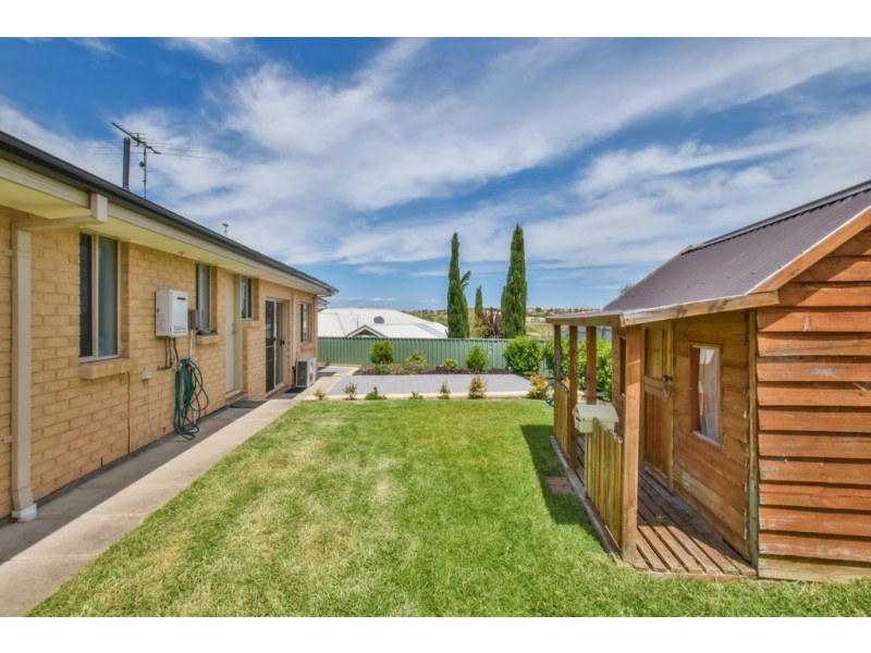 25 Elizabeth Crescent, Hallett Cove SA 5158