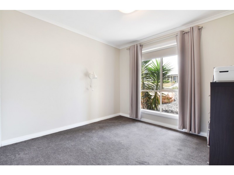 25 Elizabeth Crescent, Hallett Cove SA 5158