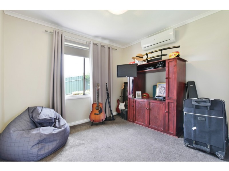 25 Elizabeth Crescent, Hallett Cove SA 5158