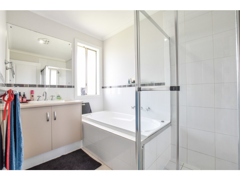 25 Elizabeth Crescent, Hallett Cove SA 5158