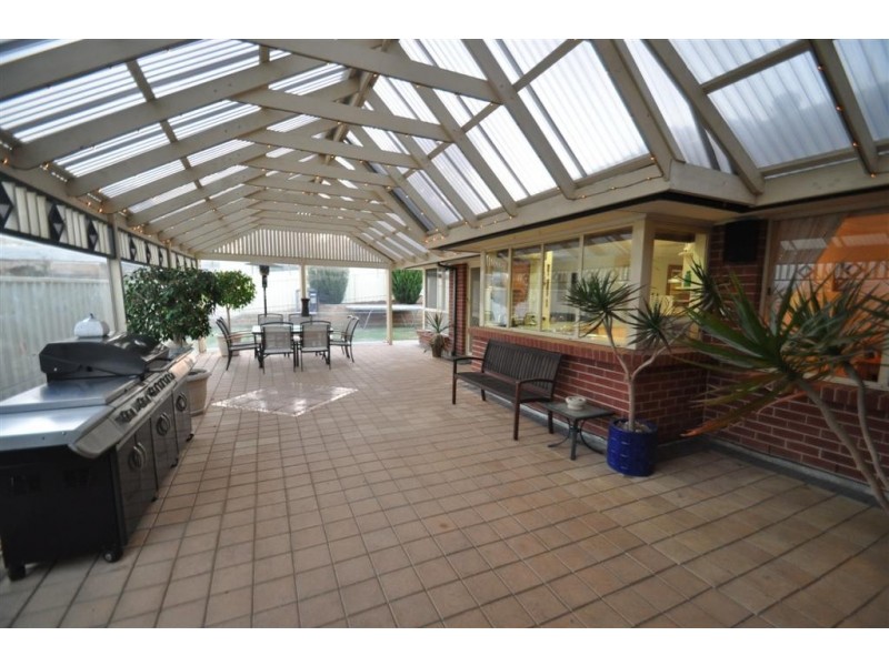 15 Merrivale Drive, Happy Valley SA 5159