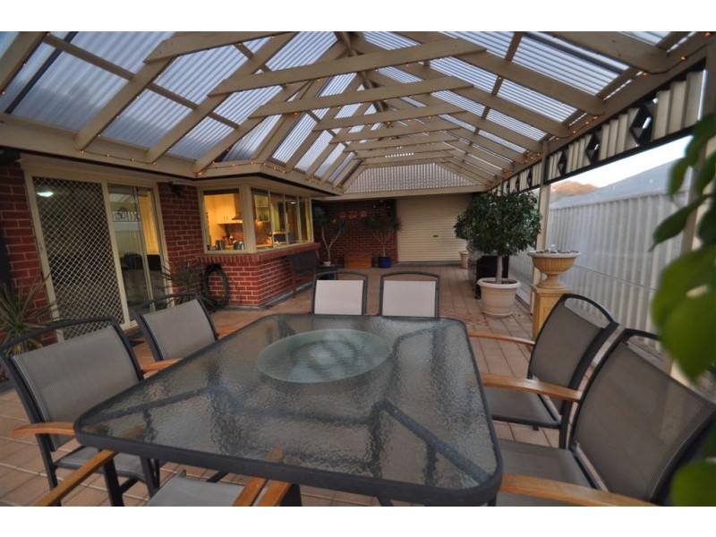 15 Merrivale Drive, Happy Valley SA 5159