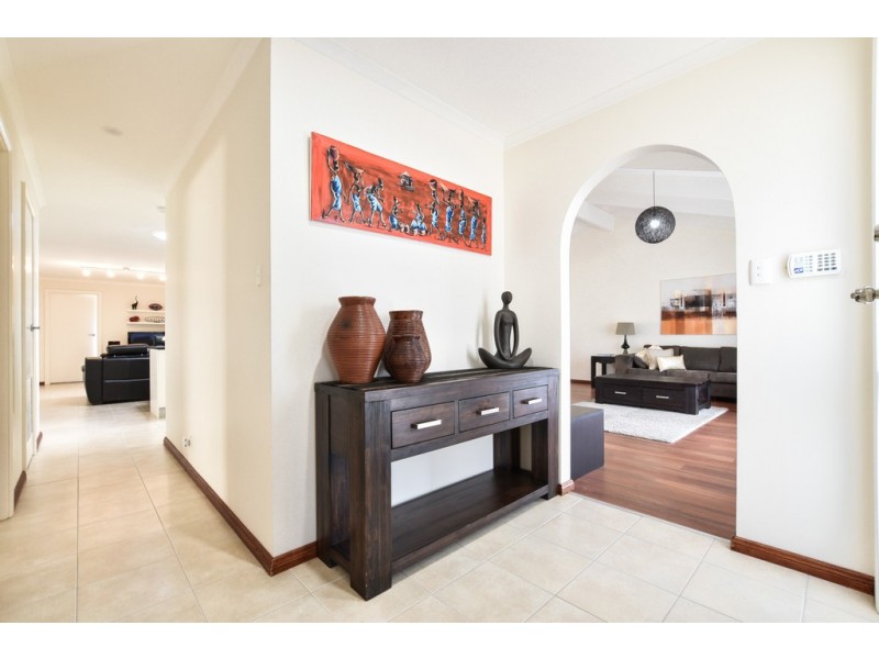 4 Arachne Drive, Hallett Cove SA 5158
