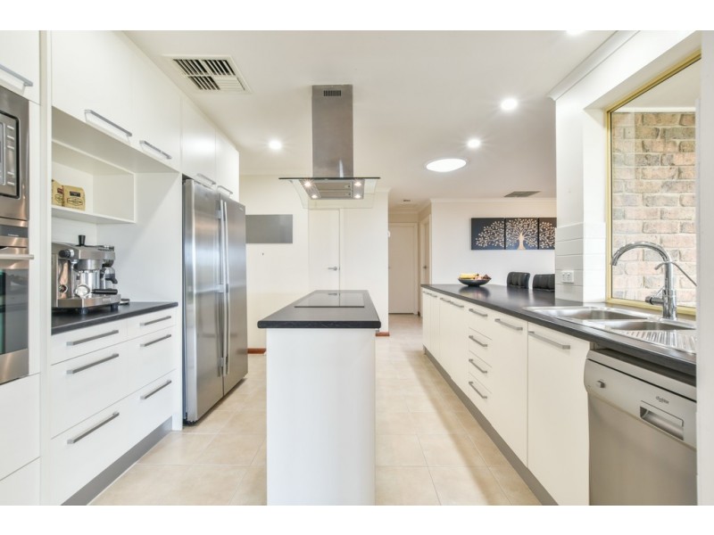 4 Arachne Drive, Hallett Cove SA 5158