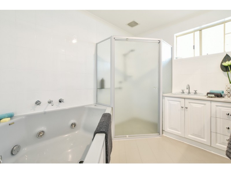 4 Arachne Drive, Hallett Cove SA 5158