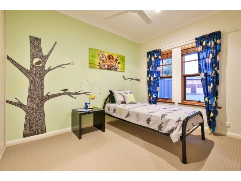 2A Fourth Avenue, Seaton SA 5023