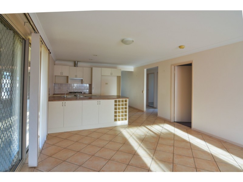 62 Warburton Drive, Woodcroft SA 5162