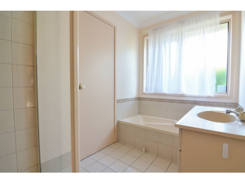 62 Warburton Drive, Woodcroft SA 5162