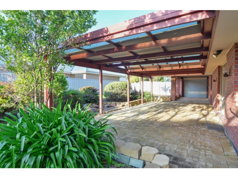 62 Warburton Drive, Woodcroft SA 5162