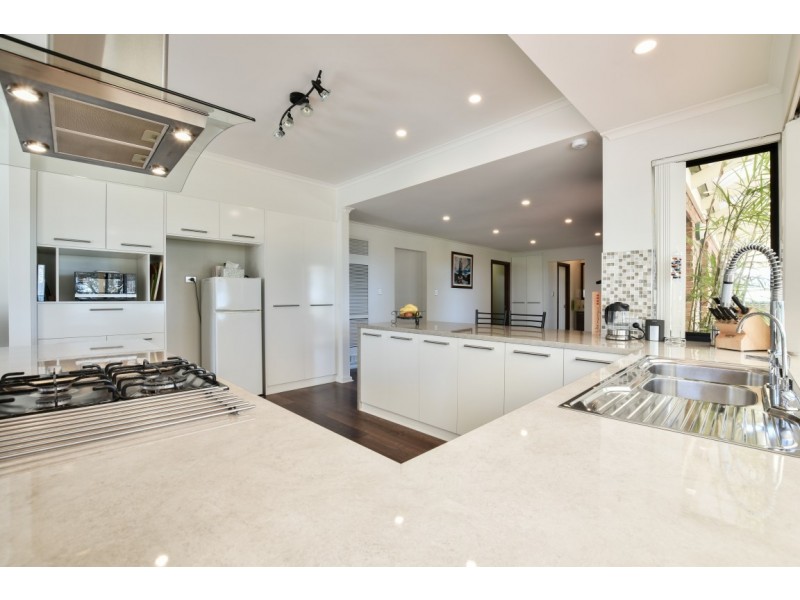 14 Shetland Street, Woodcroft SA 5162