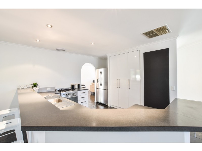 1 Curtin Court, Trott Park SA 5158