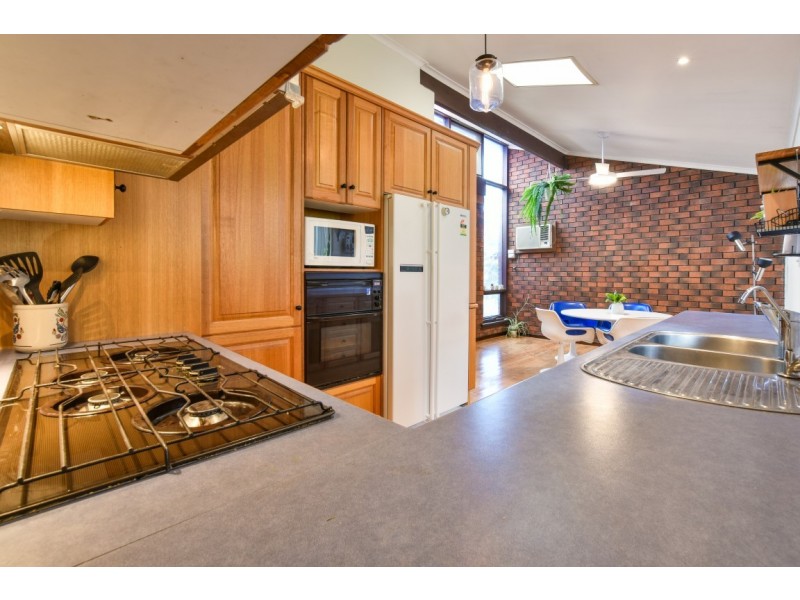 17 Conington Crescent, Morphett Vale SA 5162