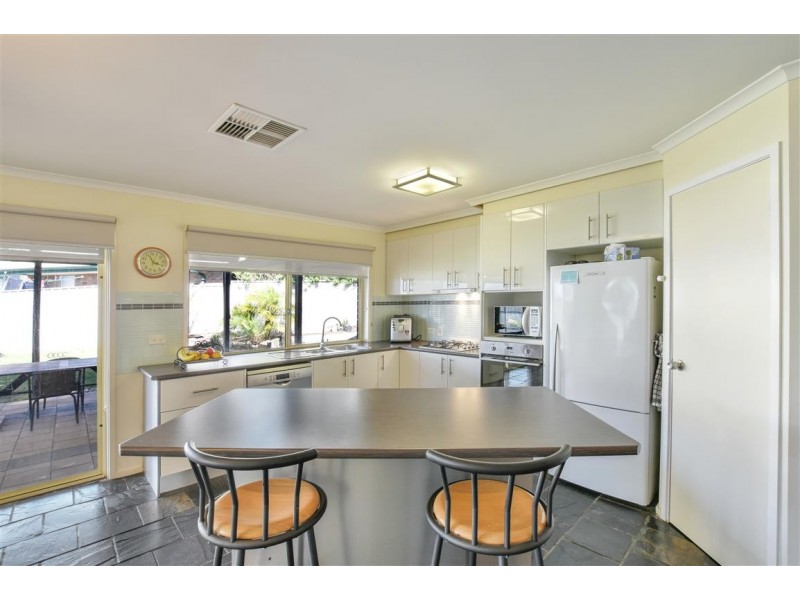 22 Paignton Close, Moana SA 5169