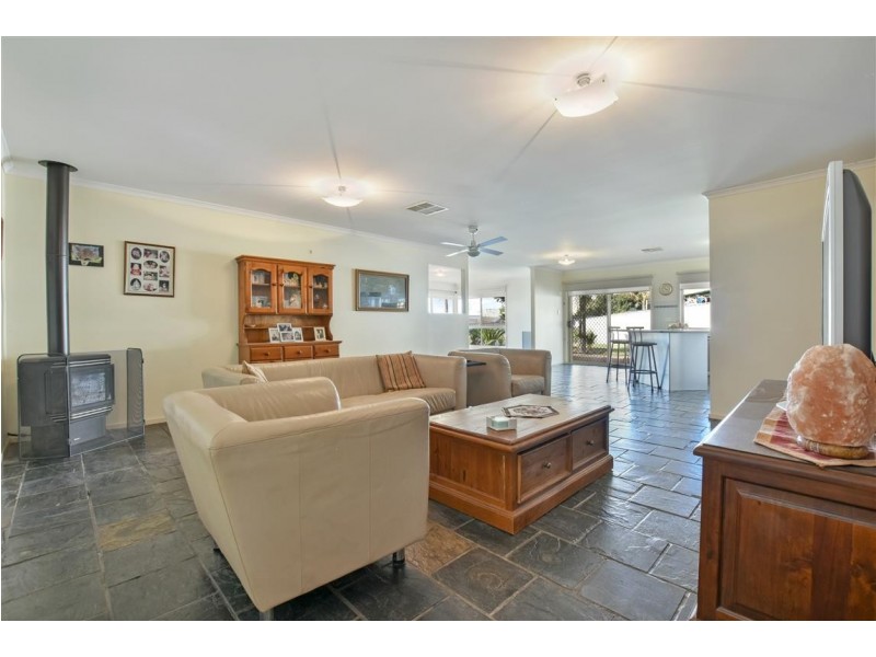 22 Paignton Close, Moana SA 5169