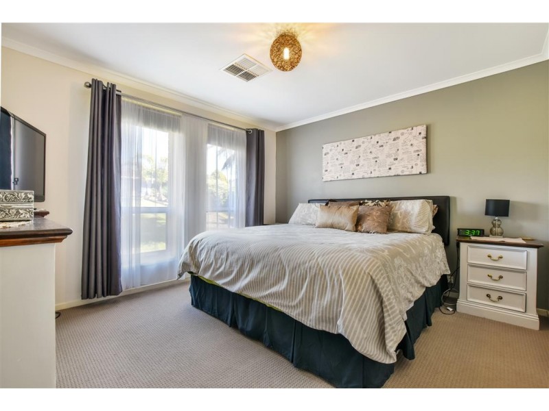 22 Paignton Close, Moana SA 5169