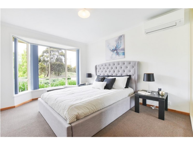 17 Brooks Circuit, Woodcroft SA 5162