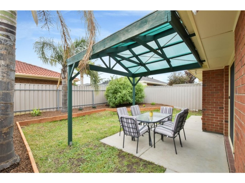 17 Brooks Circuit, Woodcroft SA 5162